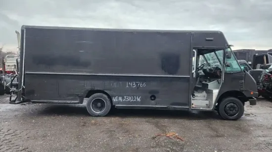 Picture of 2008-freightliner-mt55-chassis-truck-delivery